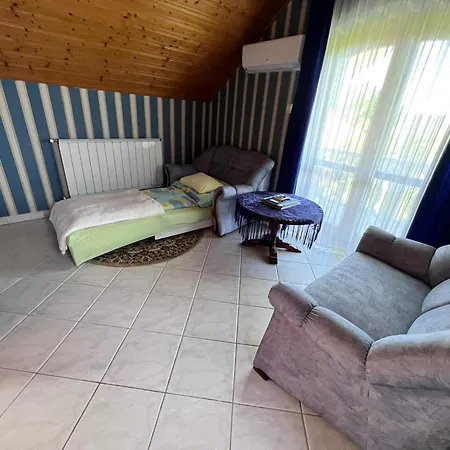 Horvath Apartaman 公寓 Hévíz