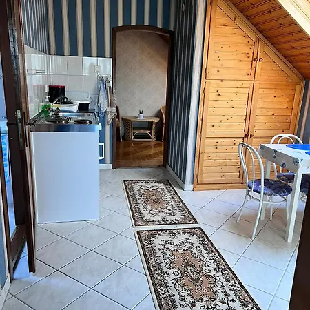 Horvath Apartaman * ヘーヴィーズ